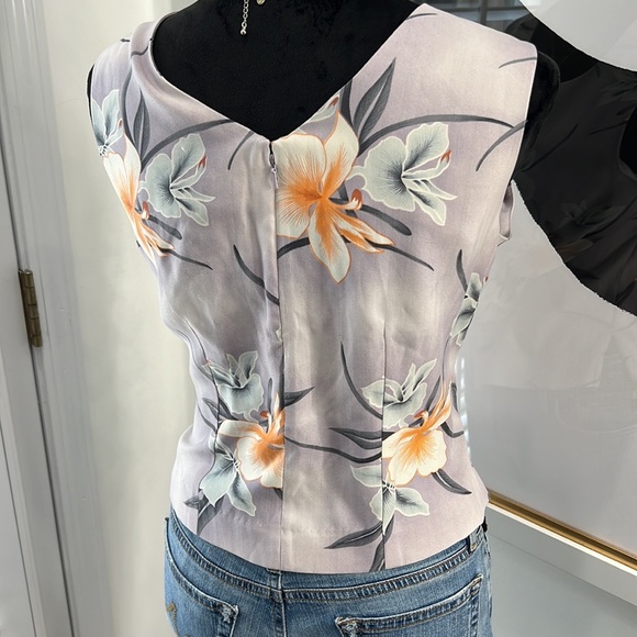 Tommy Bahama Women’s 100% Silk Lilac Floral Top, Size S - Picture 2 of 8